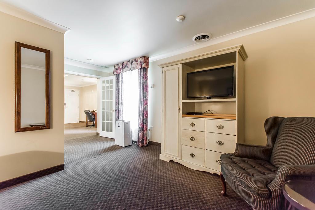 Quality Inn & Suites Garden Of The Gulf Summerside Ngoại thất bức ảnh