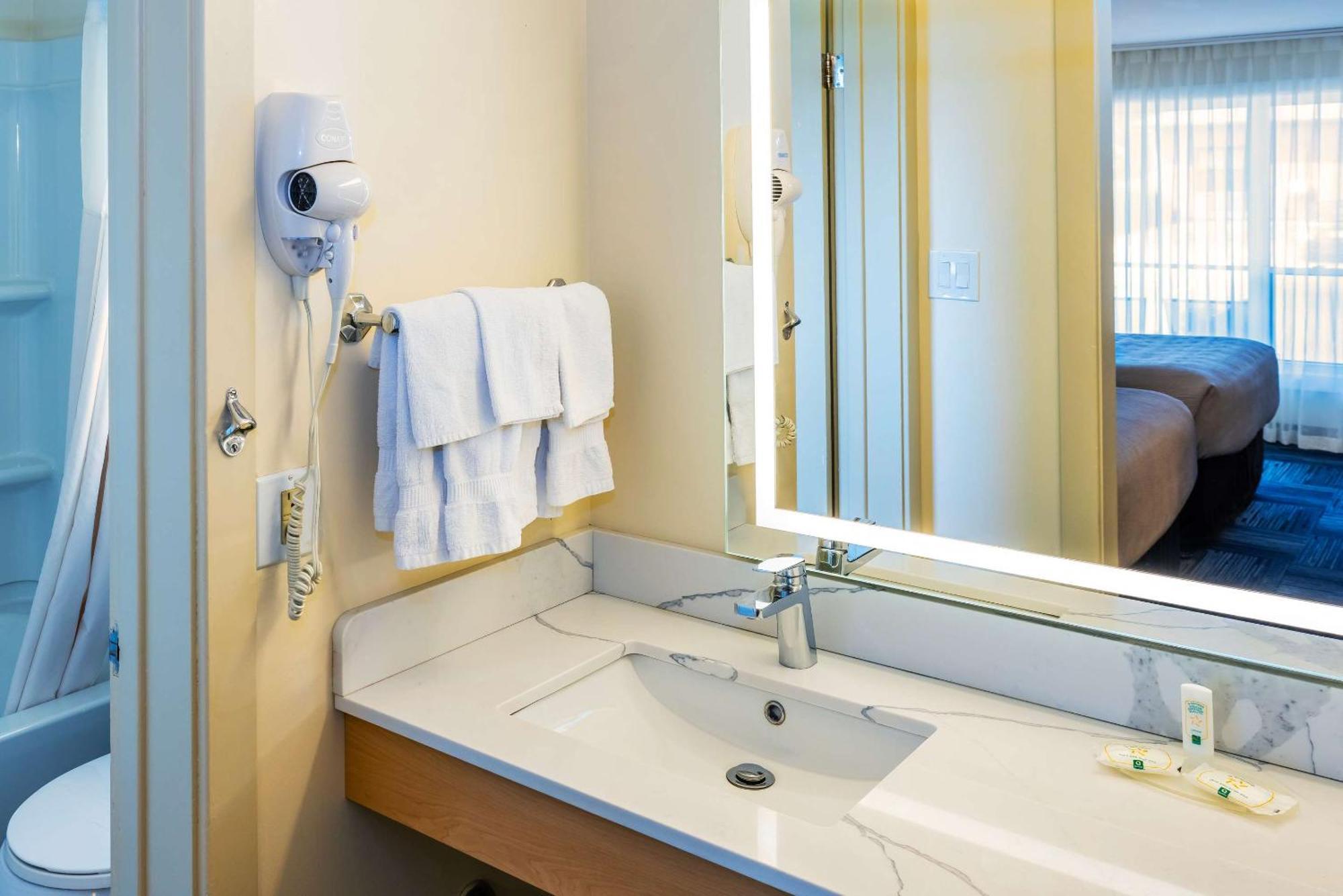 Quality Inn & Suites Garden Of The Gulf Summerside Ngoại thất bức ảnh
